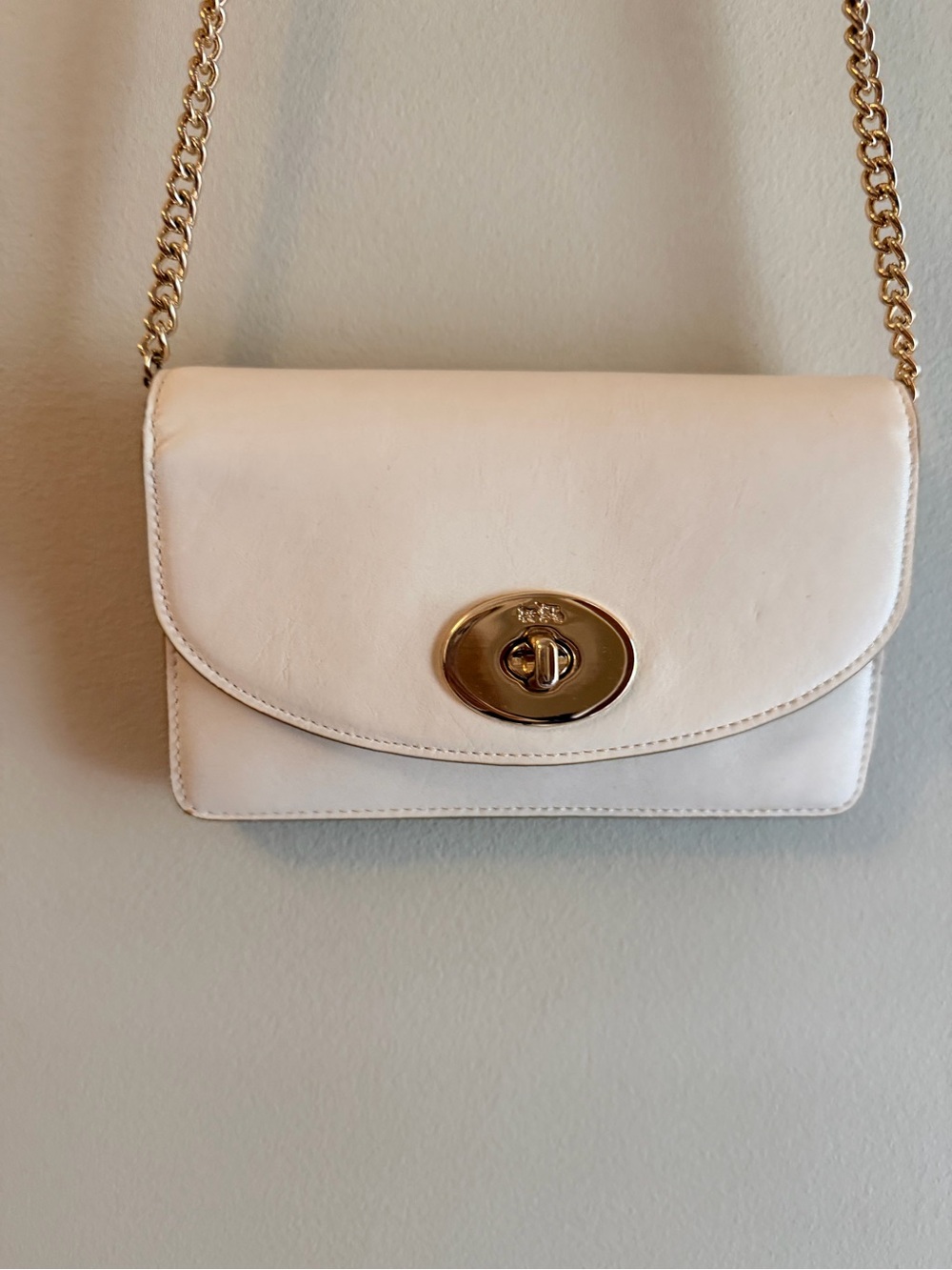 Women's Coach Cream Leather Crossbody Bag with Gold Turnlock